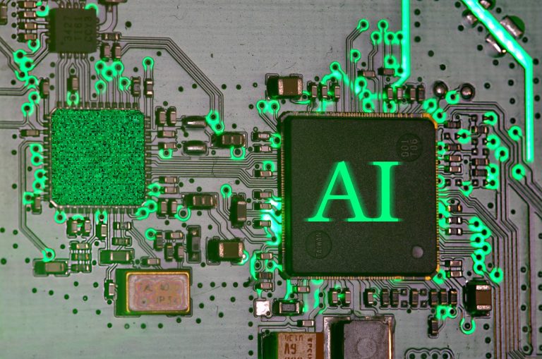 Wie revolutionieren Cloud-KI-Modelle die Startup-Welt? Glowing ai chip on a circuit board.